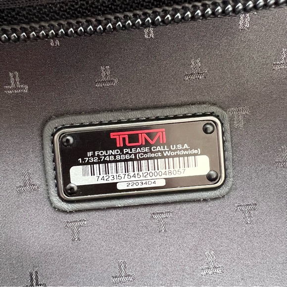 TUMI BLK UPRIGHT ROLLING EXPANDABLE +GARMENT SLEEVE #22034D4-CARRYON - Picture 14 of 16